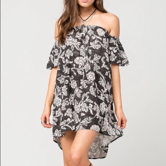 Billabong Dresses & Skirts - Billabong Off the Shoulder Floral Dress Sz. M